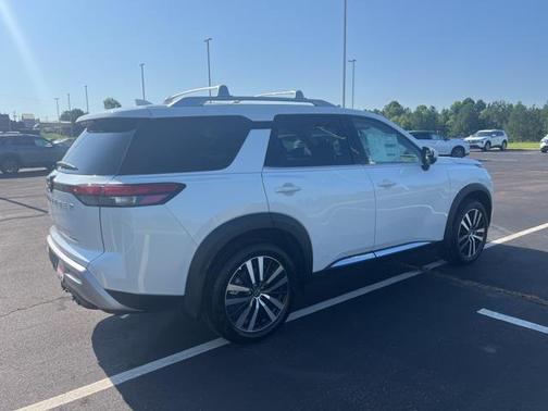 2025 Nissan Pathfinder Platinum FWD