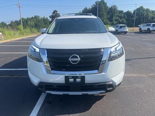 2025 Nissan Pathfinder Platinum FWD