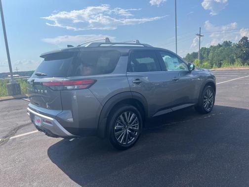 2025 Nissan Pathfinder SL FWD