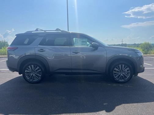 2025 Nissan Pathfinder SL FWD