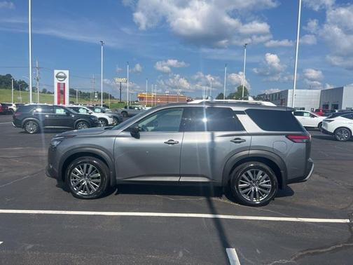 2025 Nissan Pathfinder SL FWD