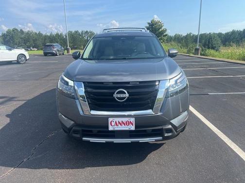 2025 Nissan Pathfinder SL FWD