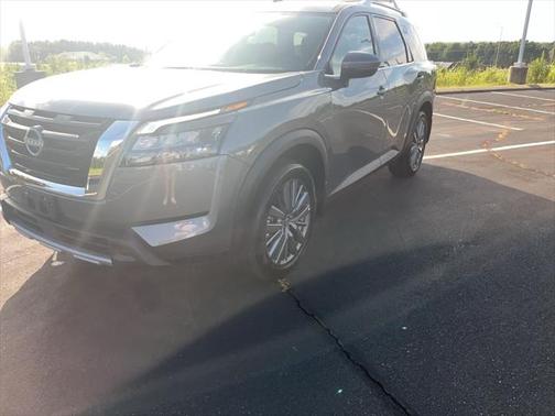 2025 Nissan Pathfinder SL FWD