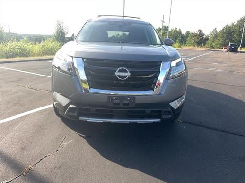2025 Nissan Pathfinder SL FWD