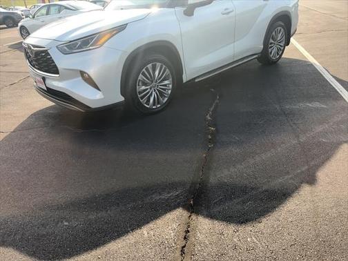 2022 Toyota Highlander Platinum