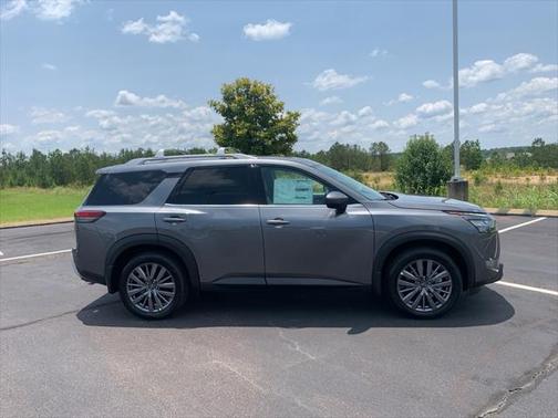 2025 Nissan Pathfinder SL FWD