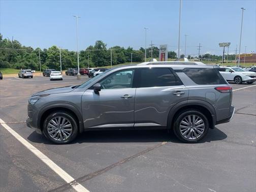 2025 Nissan Pathfinder SL FWD