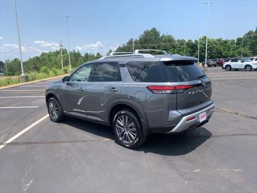 2025 Nissan Pathfinder SL FWD