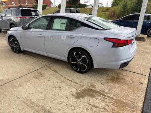 2025 Nissan Altima SR FWD