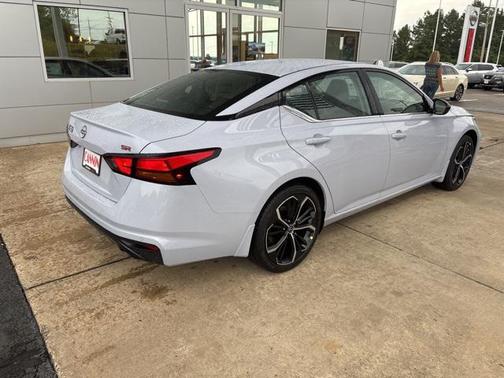 2025 Nissan Altima SR FWD
