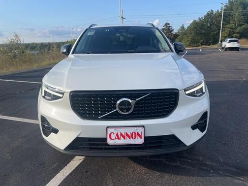 2024 Volvo XC40 B5 Plus Dark Theme