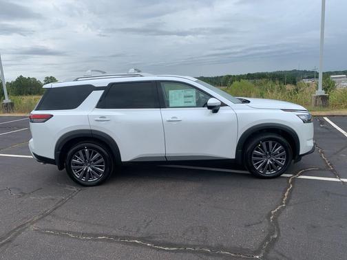 2025 Nissan Pathfinder SL FWD