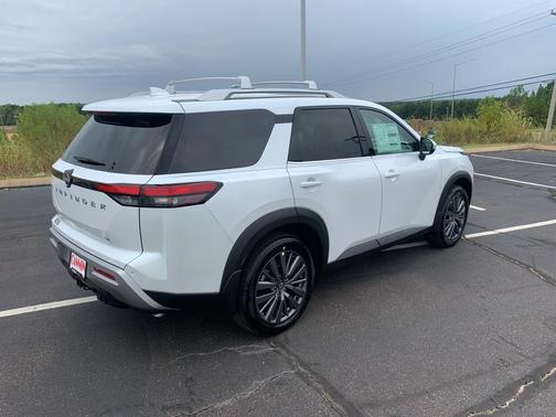 2025 Nissan Pathfinder SL FWD