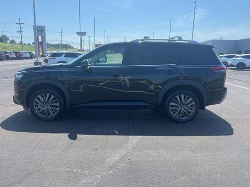 2025 Nissan Pathfinder SL FWD