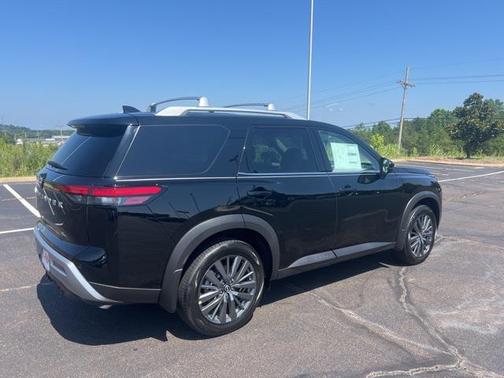 2025 Nissan Pathfinder SL FWD
