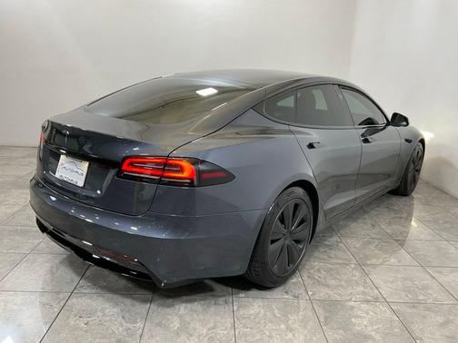2022 Tesla Model S Base