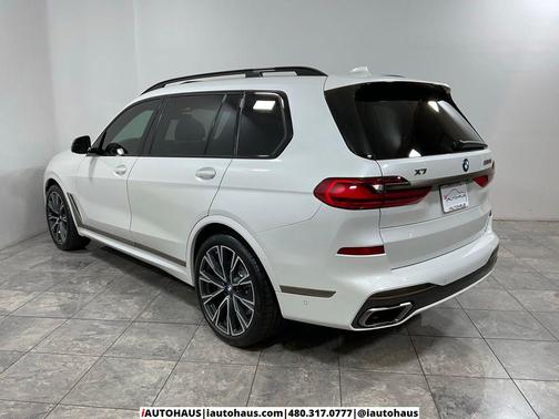 2022 BMW X7 M50i