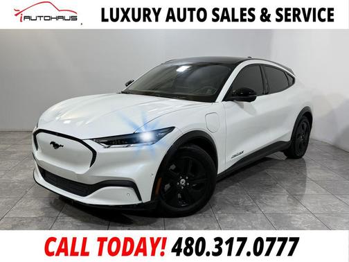 Star White Metallic Tri-Coat 2023 Ford Mustang Mach-E California Route 1