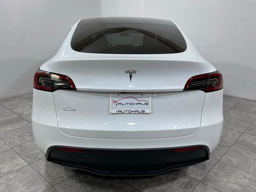 2024 Tesla Model Y Long Range Single Motor Rear-Wheel Drive