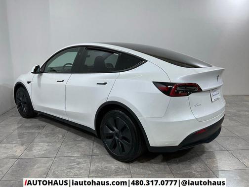 2024 Tesla Model Y Long Range Single Motor Rear-Wheel Drive