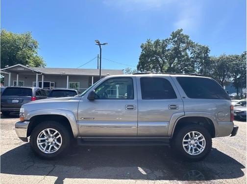 Silver 2002 Chevrolet Tahoe LT