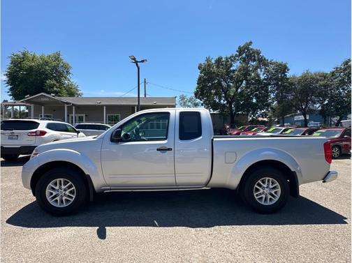 Brilliant Silver 2018 Nissan Frontier SV-I4