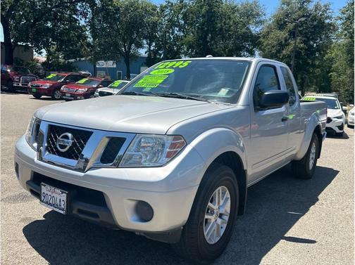 Brilliant Silver 2018 Nissan Frontier SV-I4