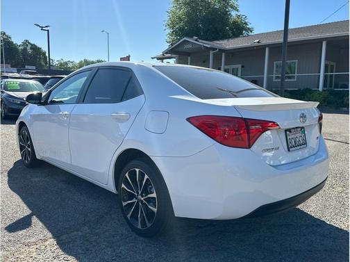 Super White 2018 Toyota Corolla SE