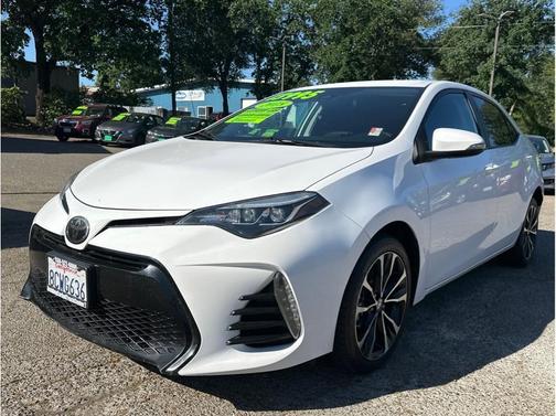 Super White 2018 Toyota Corolla SE