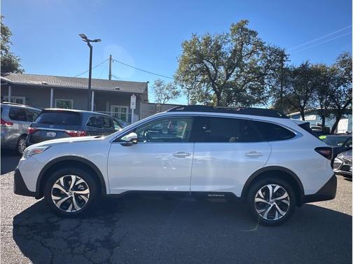 Crystal White Pearl 2022 Subaru Outback Limited