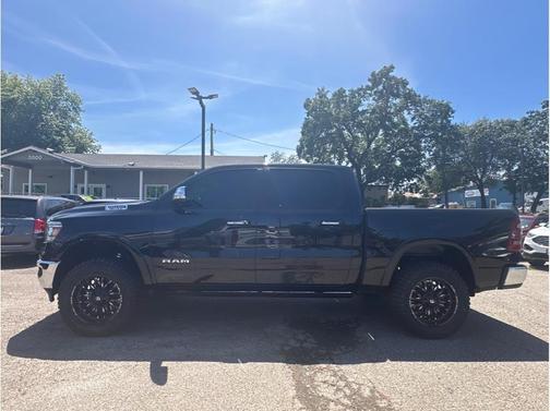 Diamond Black Crystal Pearlcoat 2021 RAM 1500 Laramie