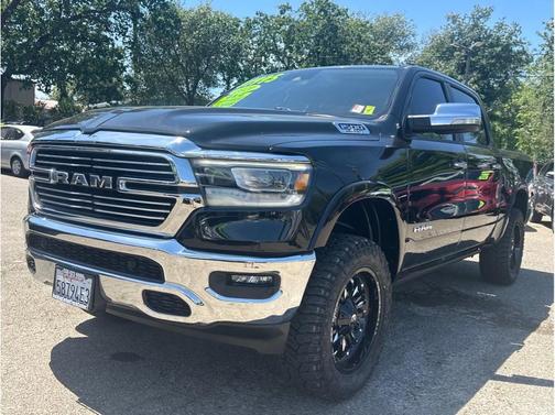 Diamond Black Crystal Pearlcoat 2021 RAM 1500 Laramie