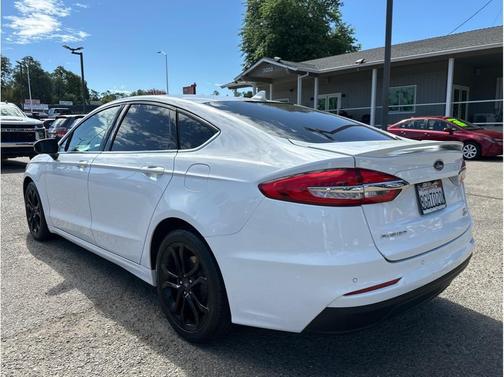 White 2019 Ford Fusion SE