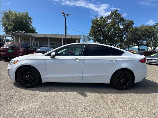 White 2019 Ford Fusion SE