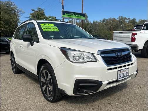 Crystal White Pearl 2017 Subaru Forester 2.5i