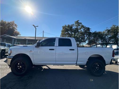 2023 RAM 3500 Tradesman Crew Cab 4x4 6'4' Box