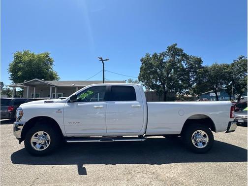 Bright White Clearcoat 2019 RAM 2500 Big Horn Crew Cab 4x4 8' Box
