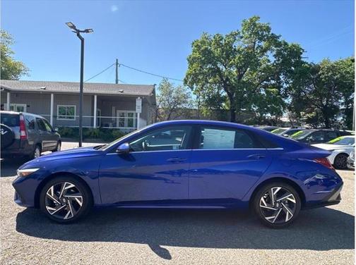 2025 Hyundai ELANTRA SEL