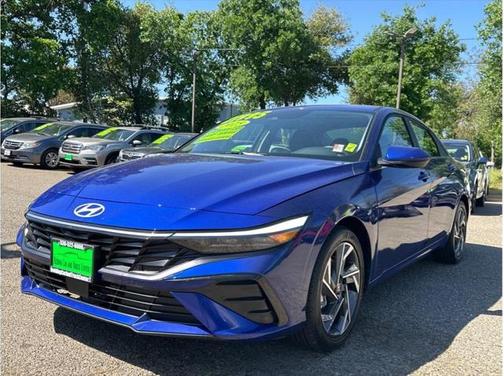 2025 Hyundai ELANTRA SEL
