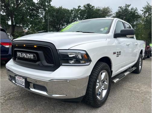 Bright White Clearcoat 2019 RAM 1500 SLT