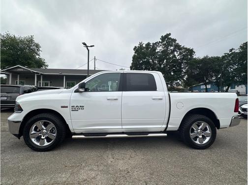 Bright White Clearcoat 2019 RAM 1500 SLT