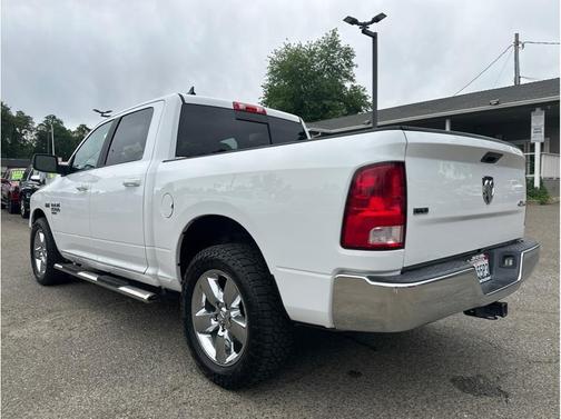 Bright White Clearcoat 2019 RAM 1500 SLT