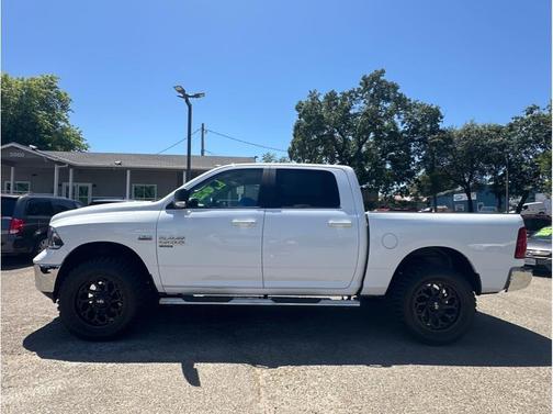 Bright White Clearcoat 2019 RAM 1500 SLT