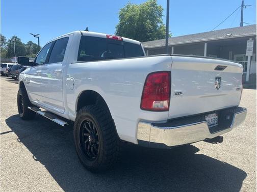 Bright White Clearcoat 2019 RAM 1500 SLT