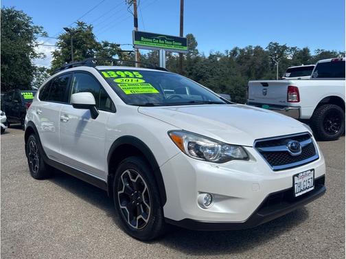 Pearl white 2014 Subaru XV Crosstrek 2.0i Limited