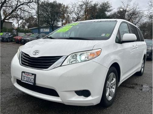 2014 Toyota Sienna LE