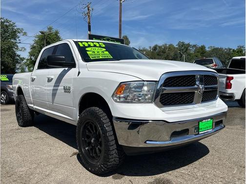 Bright White Clearcoat 2020 RAM 1500 Classic SLT