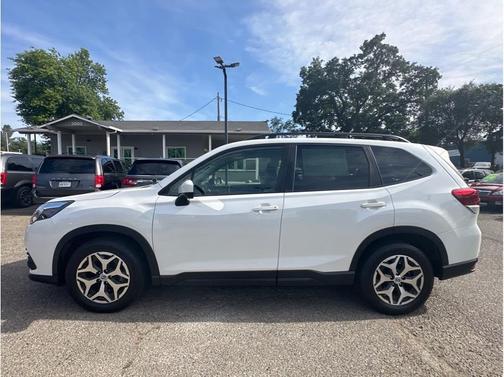 Crystal White Pearl 2022 Subaru Forester Sport