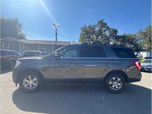 Magnetic Metallic 2018 Ford Expedition XLT