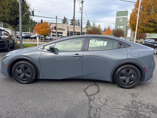 2025 Toyota Prius LE